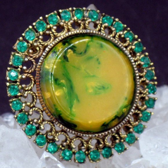 Vintage Marbled Butterscotch Bakelite Green Rhinestone Brooch - Picture 1 of 4